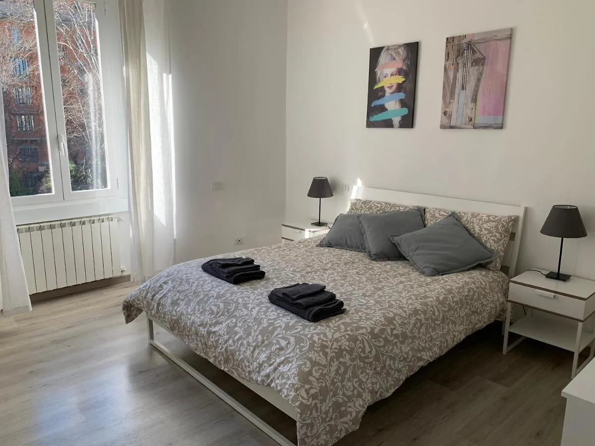 Apartment Esclusivo Trilocale Nel Cuore Di Porta Venezia Milan Italy